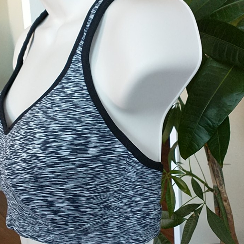 Lululemon Mesh Racer Back Sports Bra Size 6 or S - Picture 4 of 10